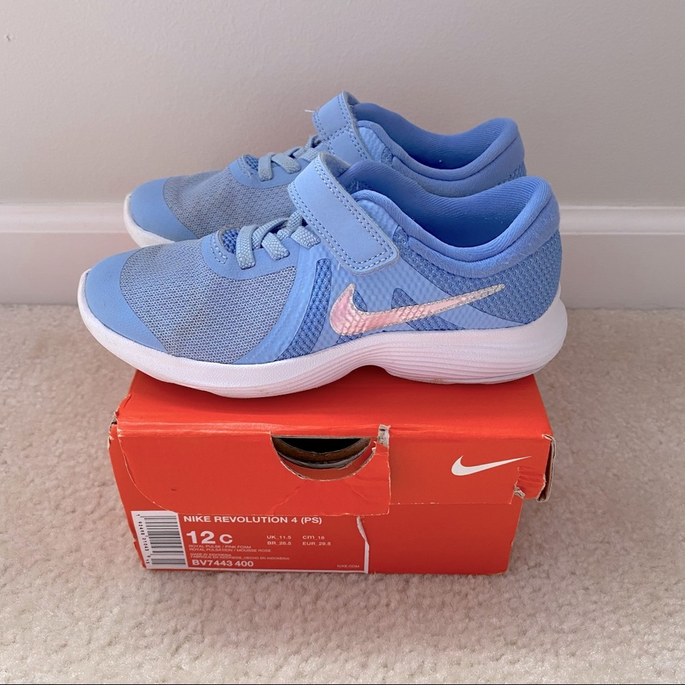 Nike Revolution 4 shoes
